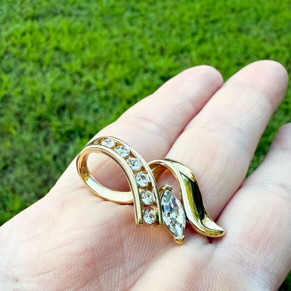 WOMEN’S GOLD-TONE PENDANT NECKLACE – CRYSTAL ACCENTS & MARQUISE STONE - Picture 14 of 17